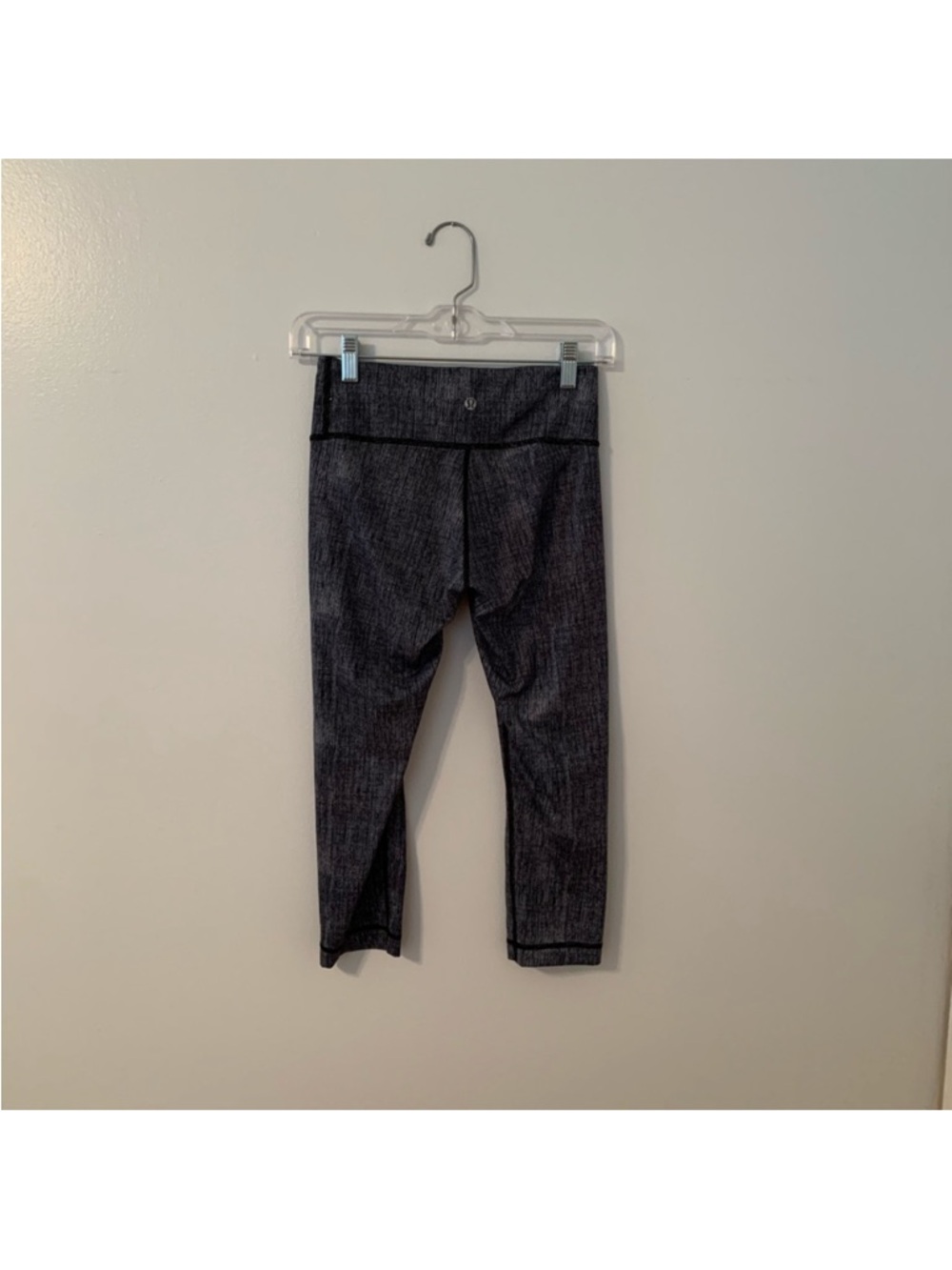 lululemon athletica Heathered Charcoal Capri Leggings - Picture 3 of 3